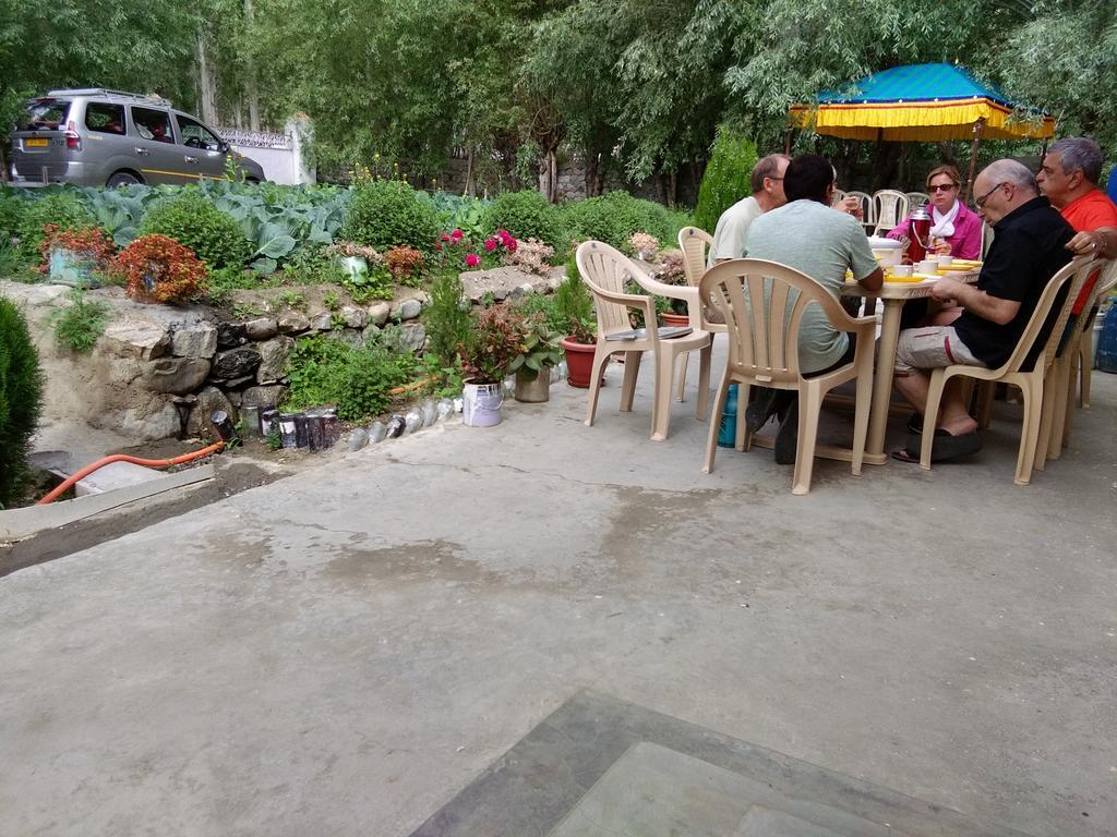 Galaxy Guest House Hundar Ngoại thất bức ảnh