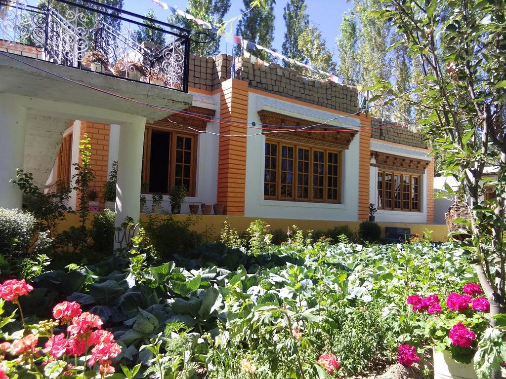 Galaxy Guest House Hundar Ngoại thất bức ảnh