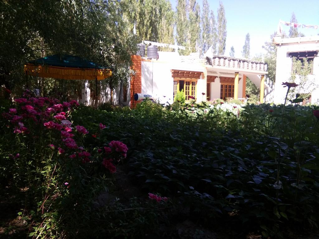 Galaxy Guest House Hundar Ngoại thất bức ảnh